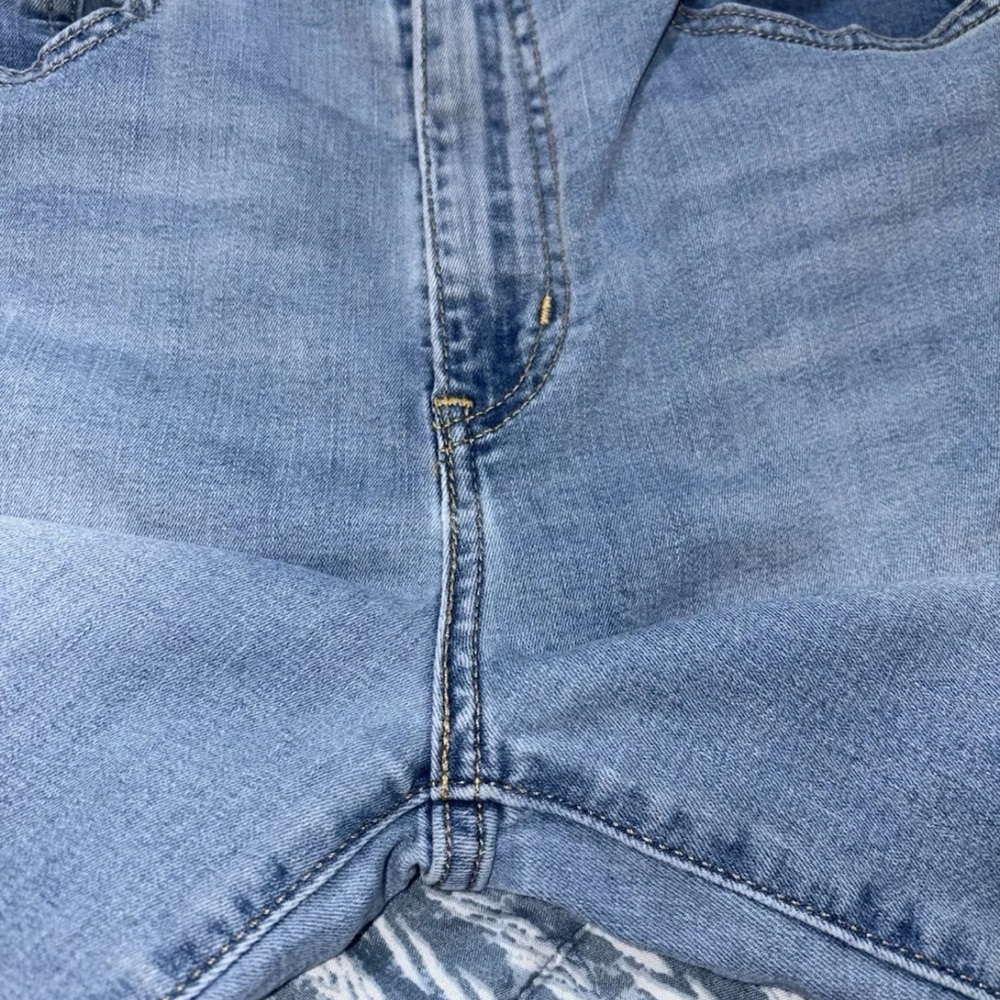 Levi Strauss And Co. Women's High-Rise Boyfriend Straight Jeans Size W26, L27 - Picture 4 of 11